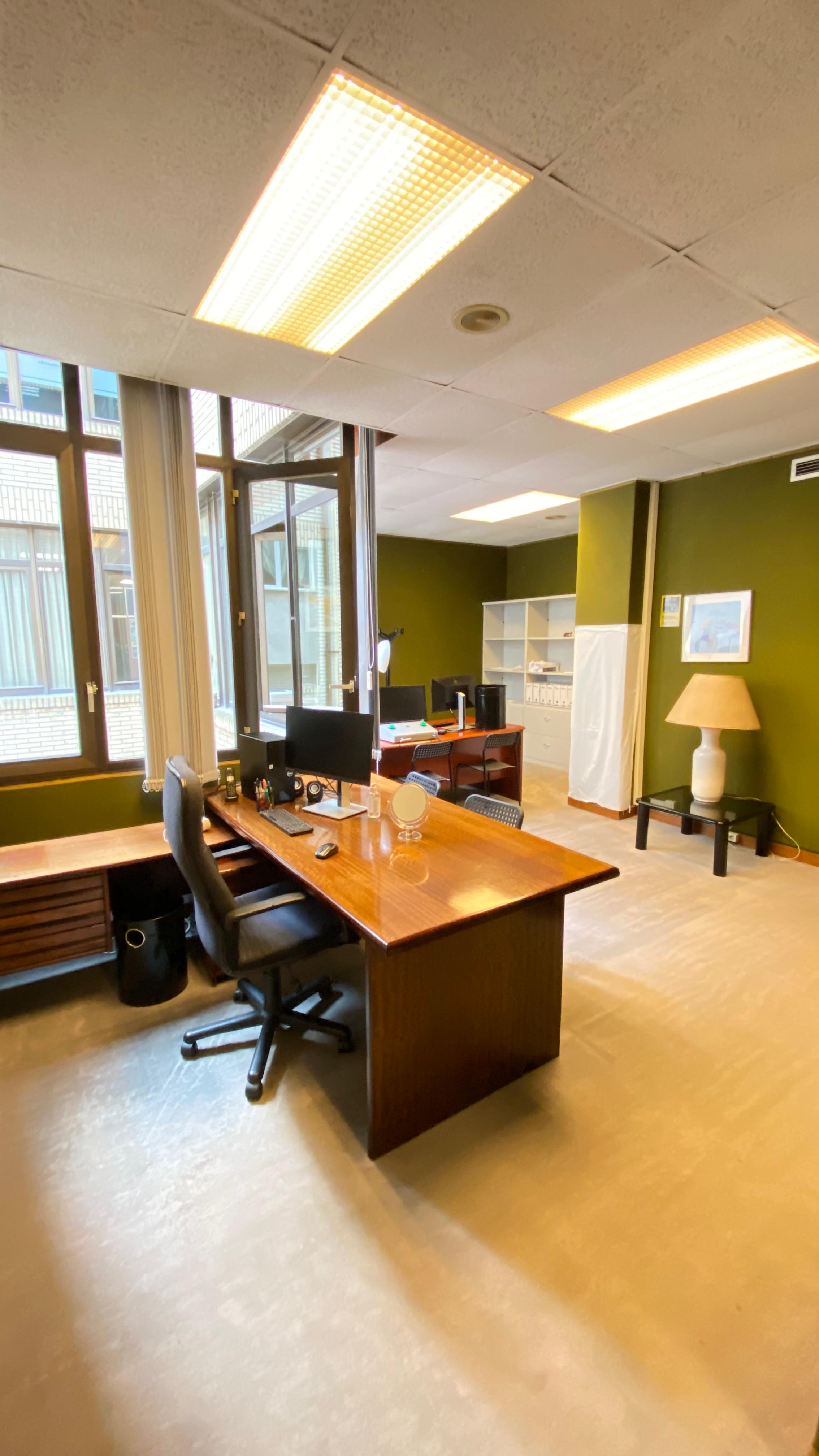 Limpieza profesional de despachos en Bilbao